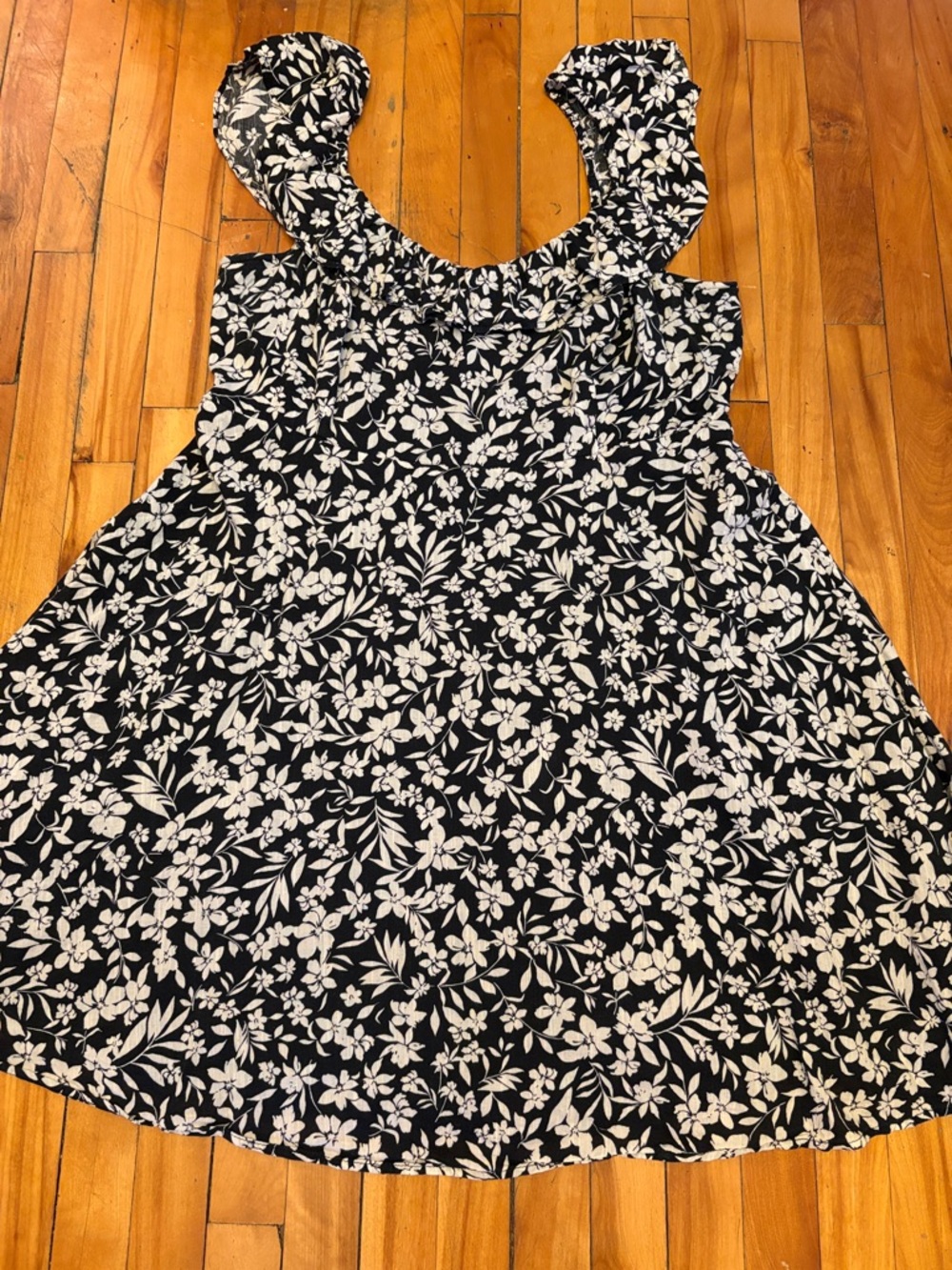 Old Navy Black and White Floral Midi Dress, Fully Lined, Flutter Sleeve - XL